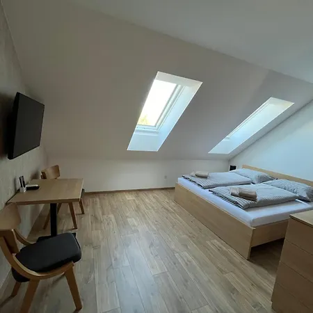 Πανσιόν Pod Vrsatcom 3*